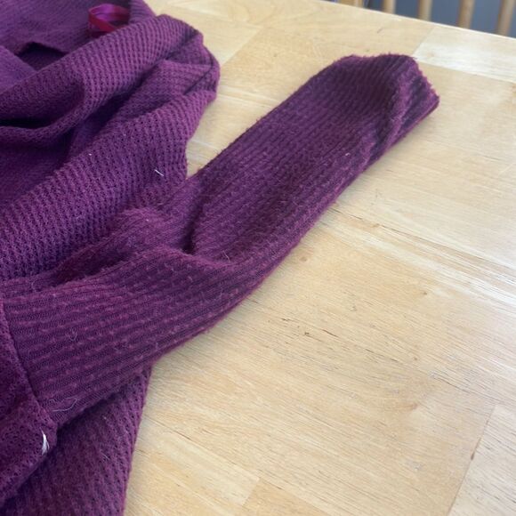 NWOT Urban Outfitters Knit Thermal Long Sleeve Size Small in Maroon - Picture 3 of 3